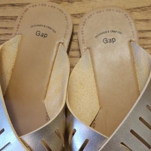 GAP Shoes - Gap> Gold Slide Sandals 8W Excellent Condition. GAP Shoes - Gap> Gold Slide Sandals 8W Excellent Condition.